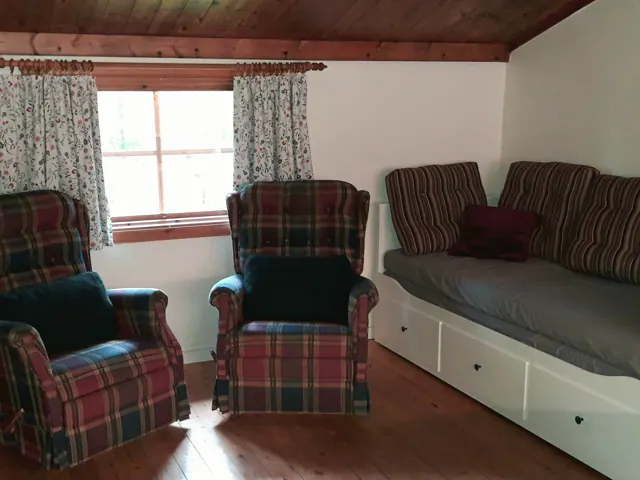 Ausziehbare Schlafcouch in der Haupthütte