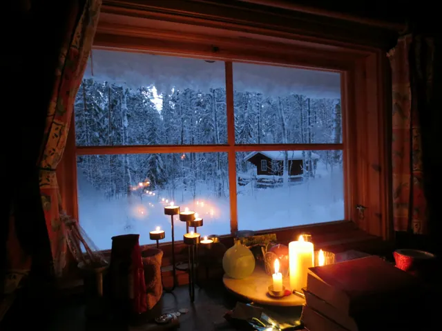 Kerzenschein in der Hütte